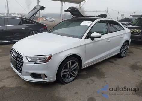 2018 Audi A3 2.0T Premium/2.0T Tech Premium z USA, uszkodzony, nr VIN WAUAUGFF8J1003735
